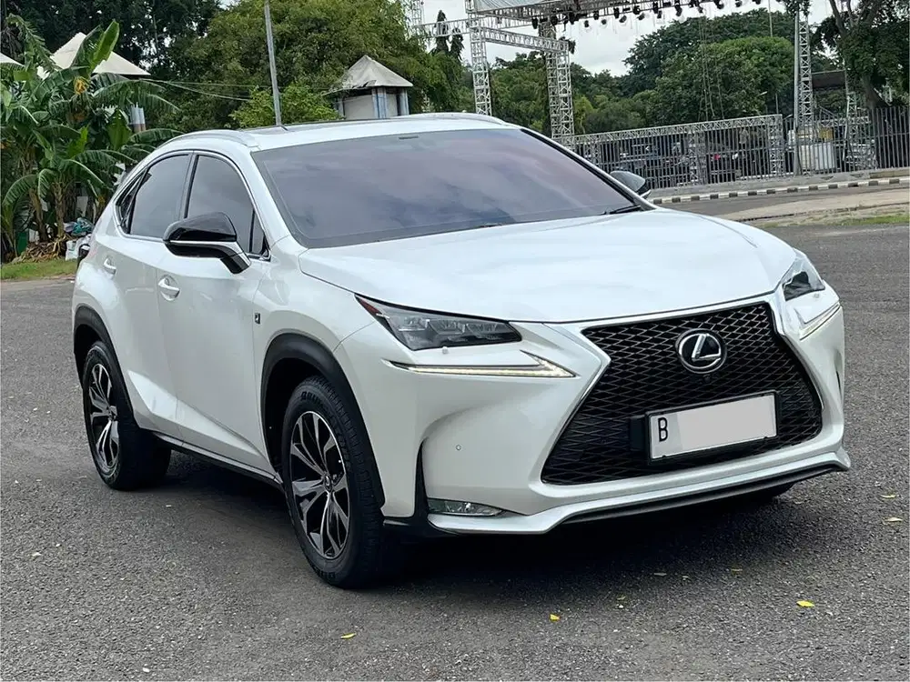 TERMURAHH!! LEXUS NX200T F-SPORT AT PUTIH 2016