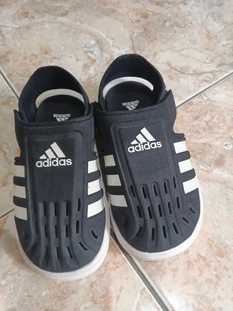 Sepatu sendal Adidas anak size 27