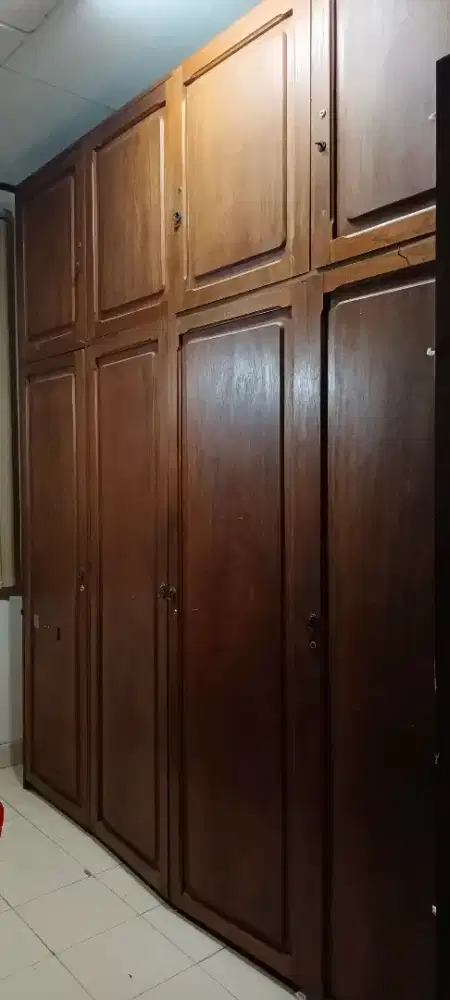 LEMARI JATI  8 PINTU