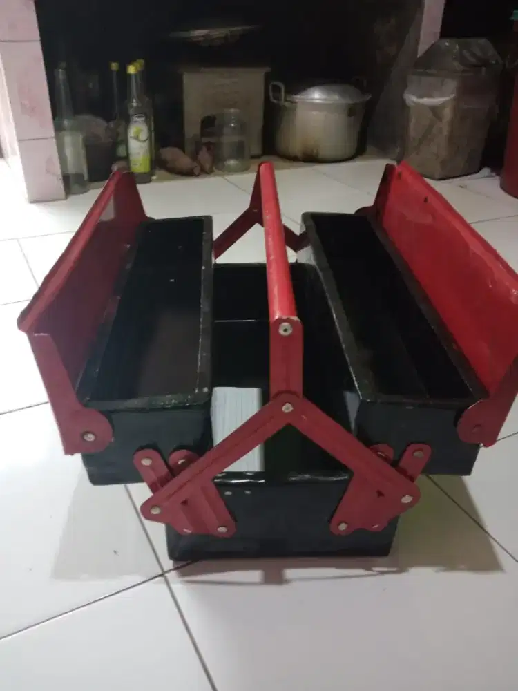 Toolbox dijual dengan harga 300 nego tipis aja