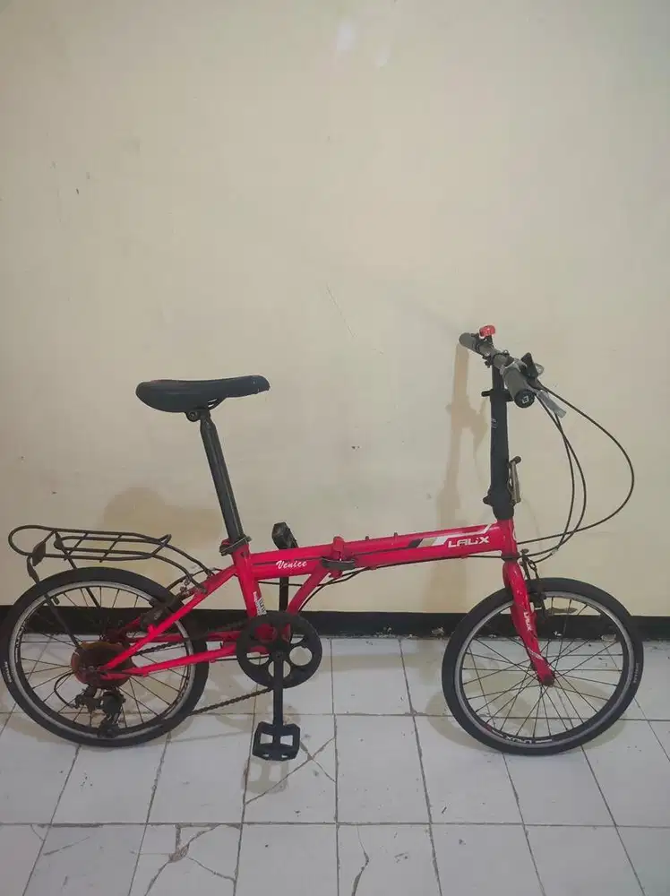 Sepeda lipat merk laux
