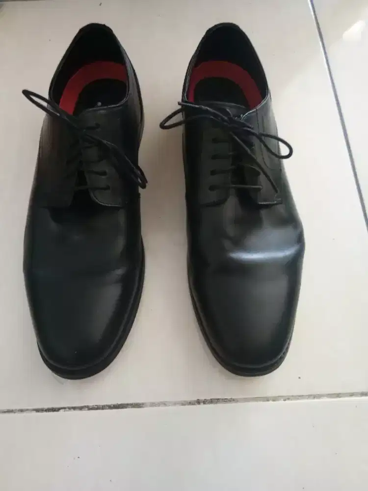 Di jual sepatu kulit original