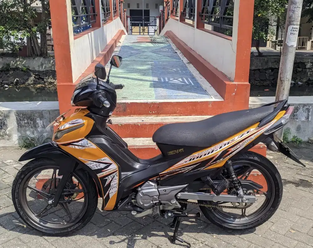 Jupiter Z1 2019 Hitam Orange