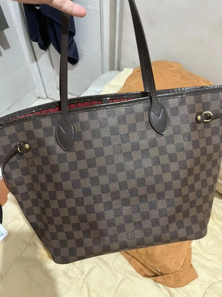 LV Neverfull shoulder bag