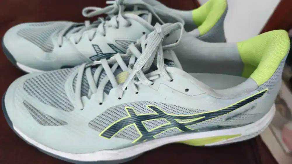Sepatu asics Blade FF 2