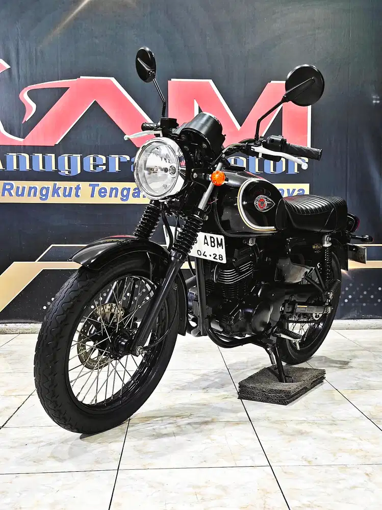 Kawasaki W175  Black Glossy Retro odo6rb mewah. Anugerah motor rungkut