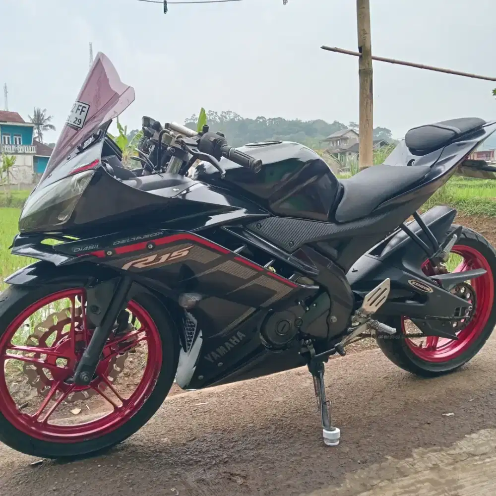 Di Jual R15 v2 Thn 2015
 Surat lengkap 
Pajak 1 x murah