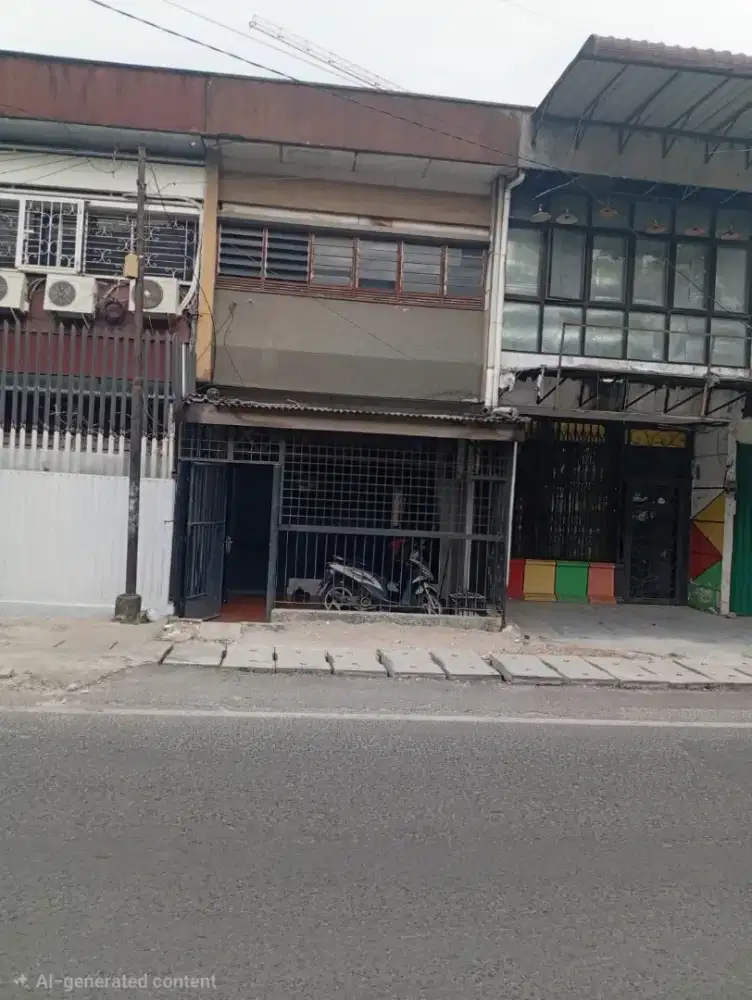 Ruko/ Rumah 2 lantai, lokasi strategis untuk tinggal/usaha