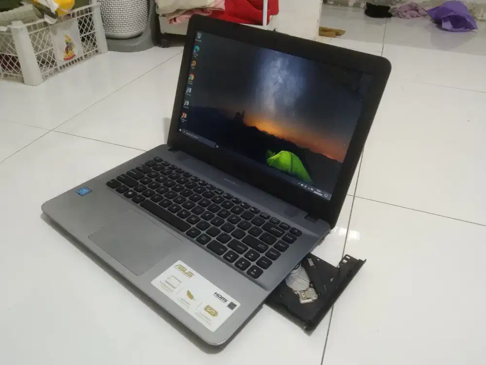 Laptop Asus X441M Ram 4Gb Ddr4 Hdd 1000Gb Normal Mulus Siap Pakai