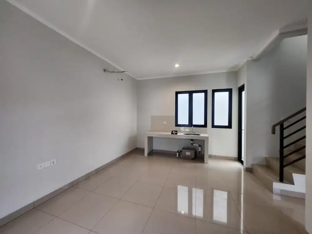 Dijual rumah 2 lantai Cluster regia  residence  type 7 deluxe hadap selatan summarecon crown gading bekasi