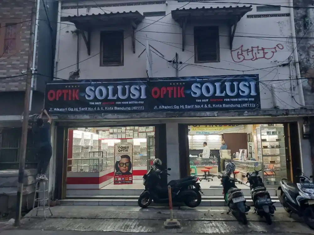 DIBUTUHKAN KARYAWATI JAGA TOKO KACAMATA