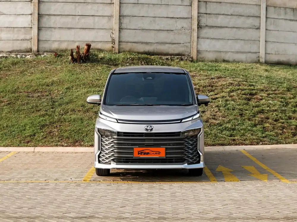 Toyota Voxy 2.0 Matic TSS - Tanpa DP - Pajak Juni 2027 !!!