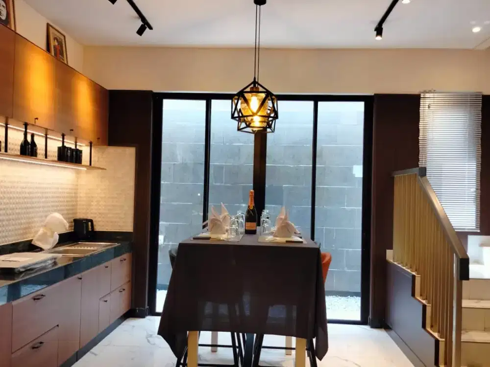 Rumah Full Furnish Tropical Modern di Cluster Semayang Asya Jakarta Timur – 3 Lantai & Premium Position