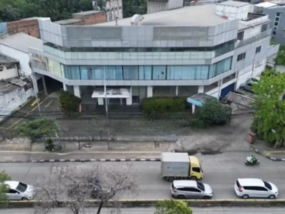 Dijual Gedung Eks Showroom di Gunungsahari Raya LT 1542 LB 2755 Strategis Jrg Ada