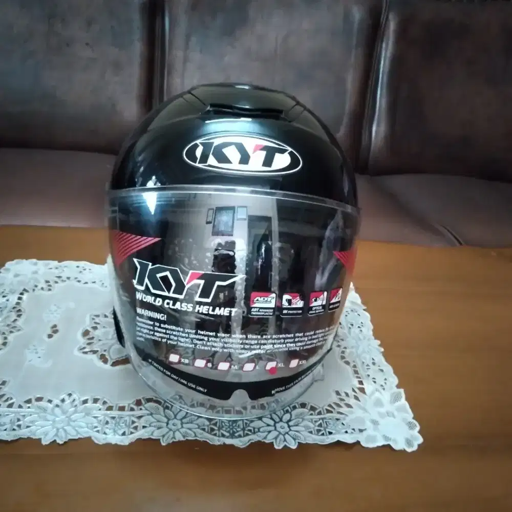 Helm KYT half face size XL