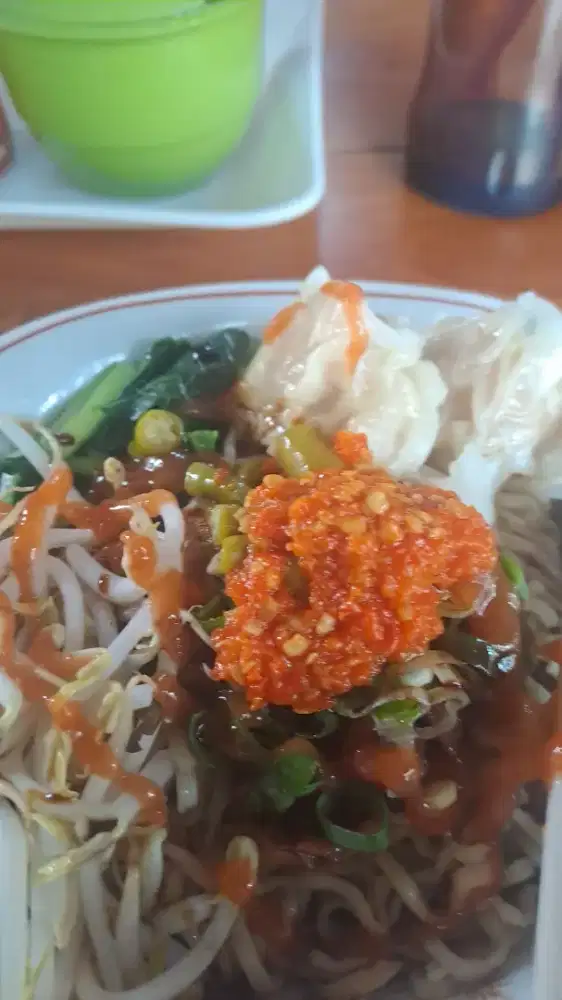 DI CARI KARYAWATI WARKOP