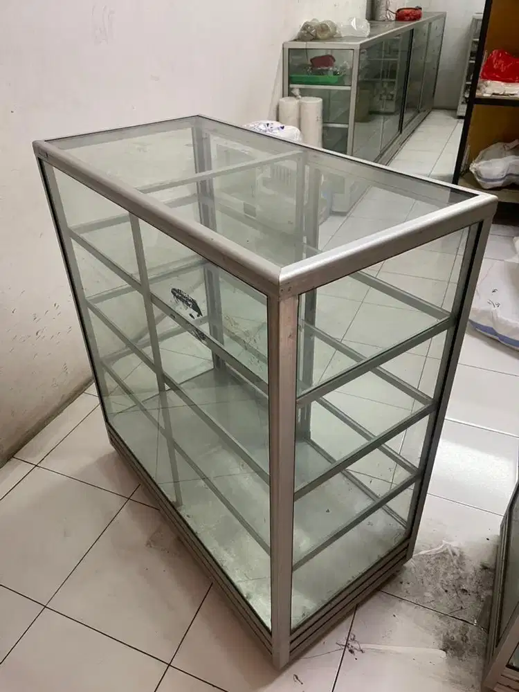 Etalase lebar 1 meter