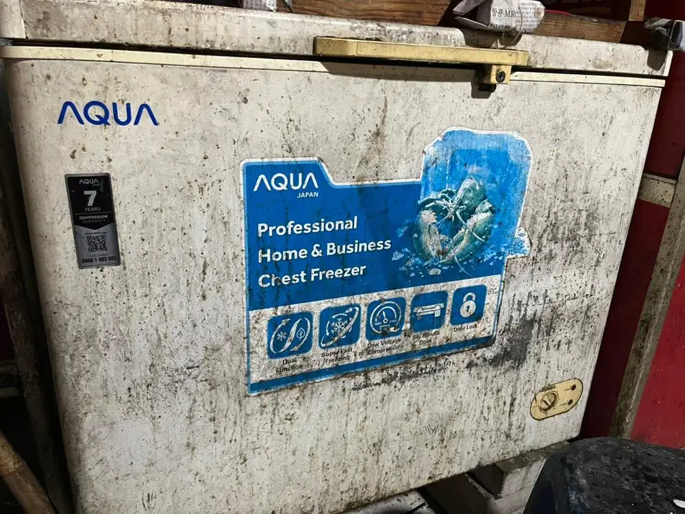 Dijual MURAH freezer + lemari kaca
