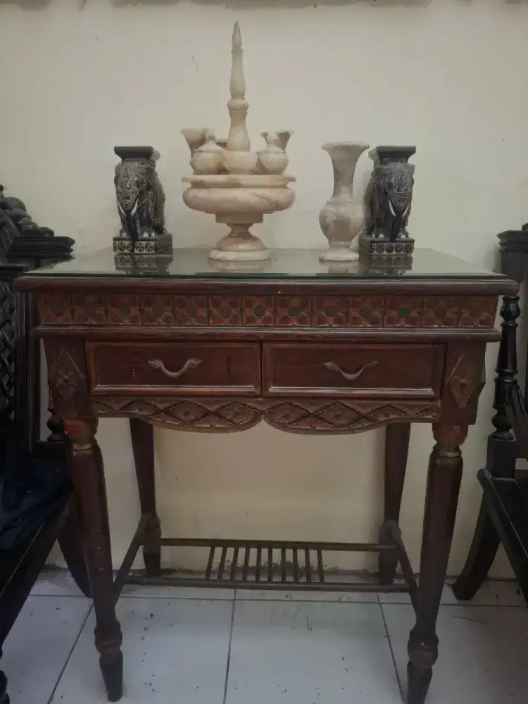 MEJA KAYU DAN HIASAN MARMER
