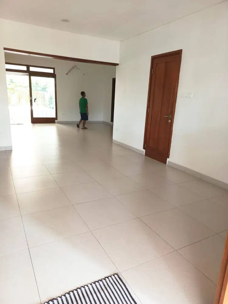 Ruang Usaha Dago Bandung Lingkungan Asri Bangunan Sangat Terawat