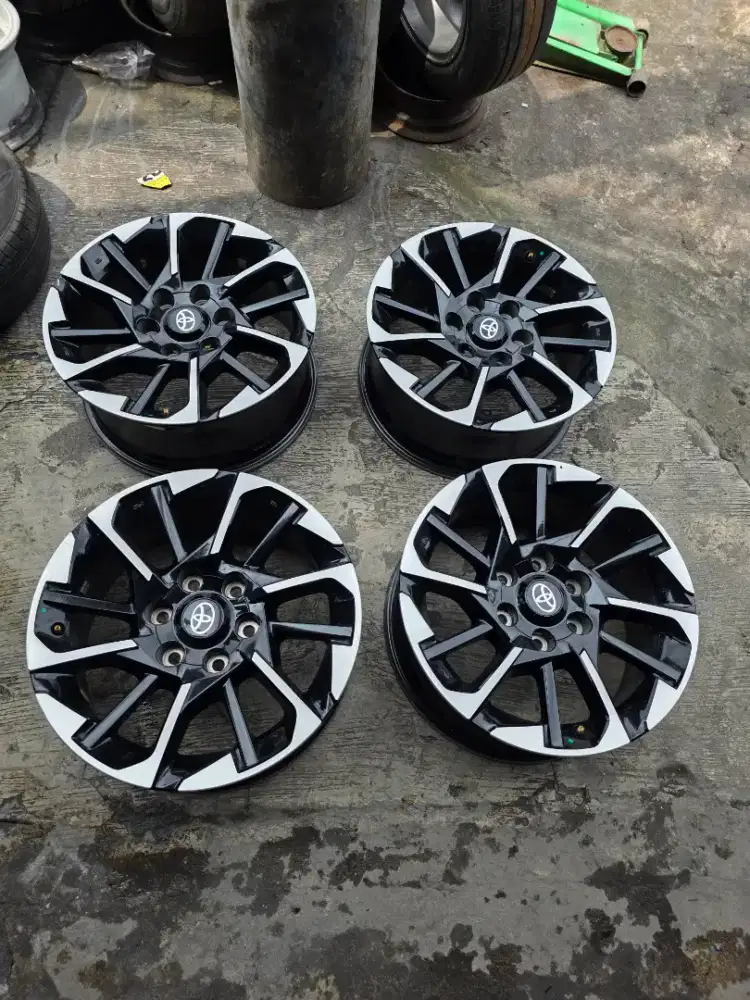 Velg Oem Toyota Fortuner GR Sport Legender Ring 18 2026