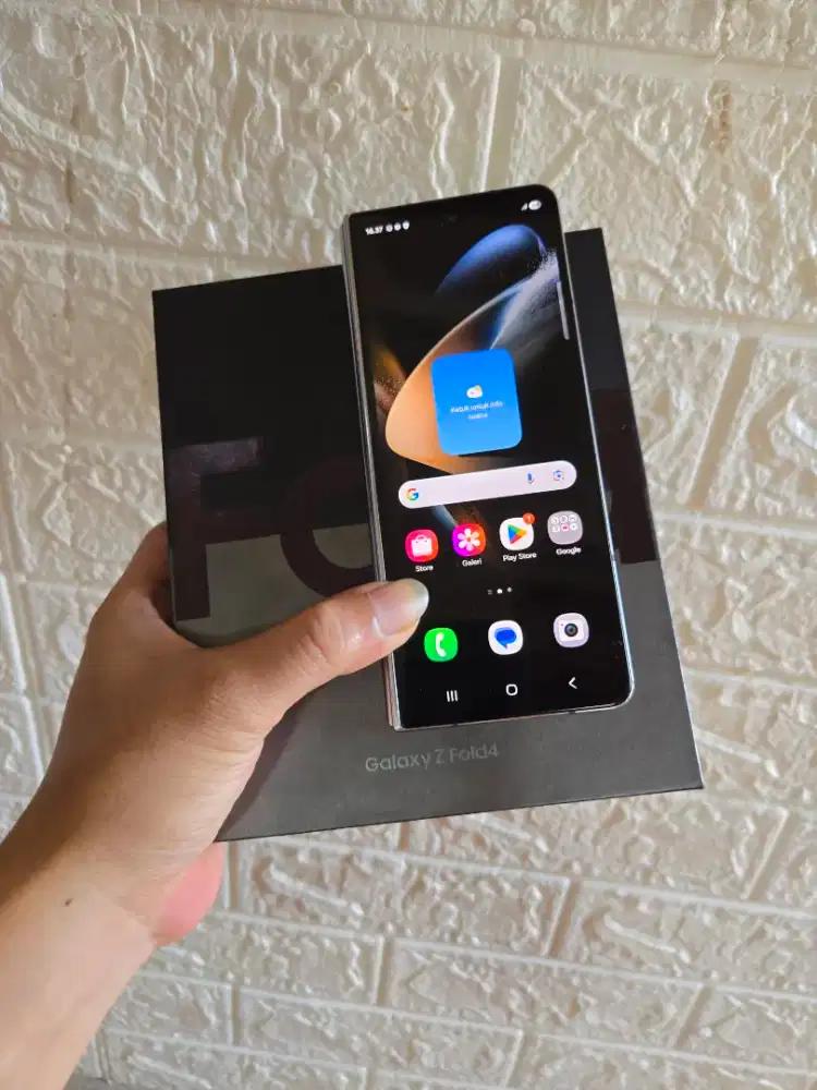 Samsung Z Fold 4 12/256gb Graygreen resmi sein