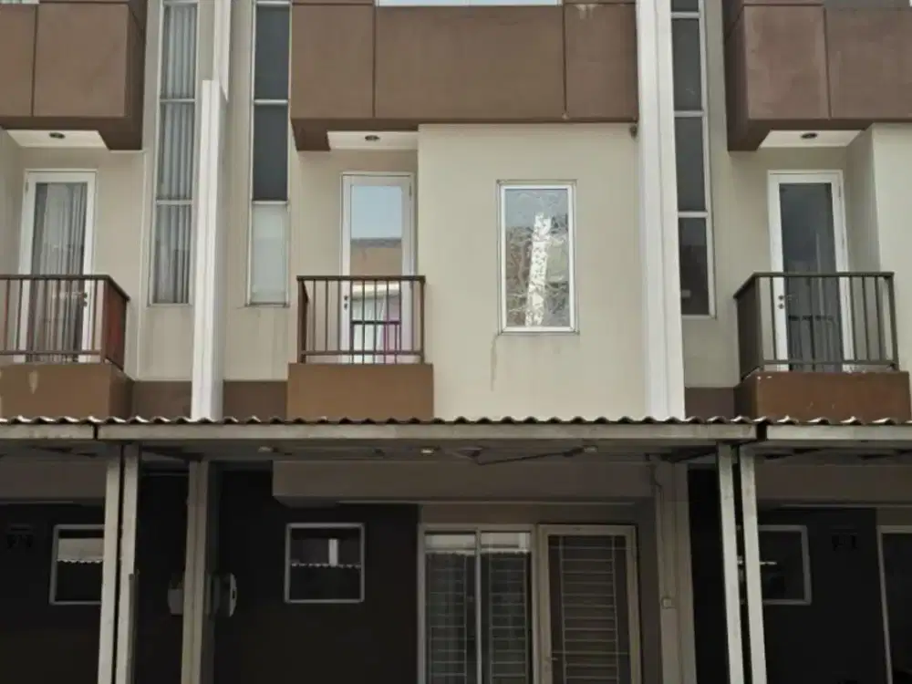Rumah Bagus Rapih 3 Lantai di Kelapa Gading