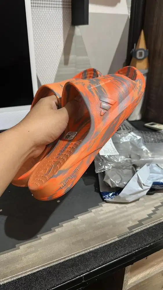 Sepatu Adidas Original ukuran 43 tidak perlu upsize dari sepatu