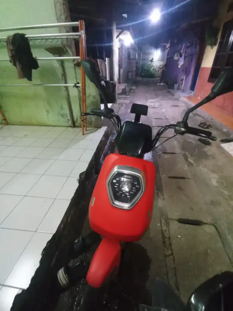 Jual aja minus adaptor buat chargernya rusak sama jok sobek 1,7 nego