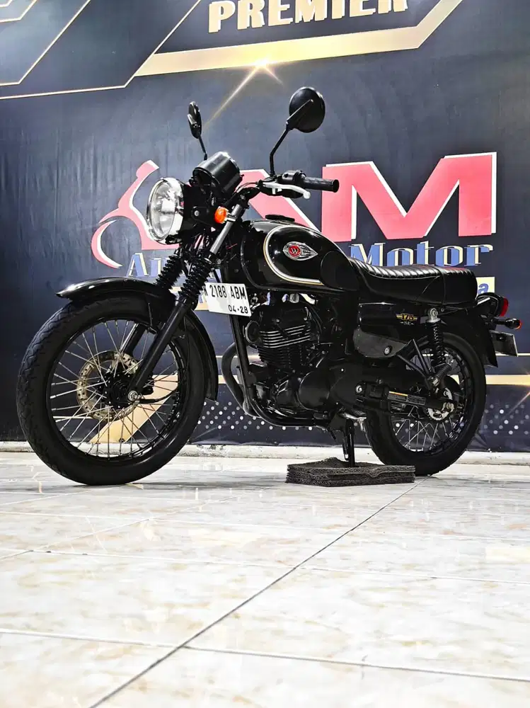 Kawasaki W175 SE black edition TH 2018 odo 6rb super jos