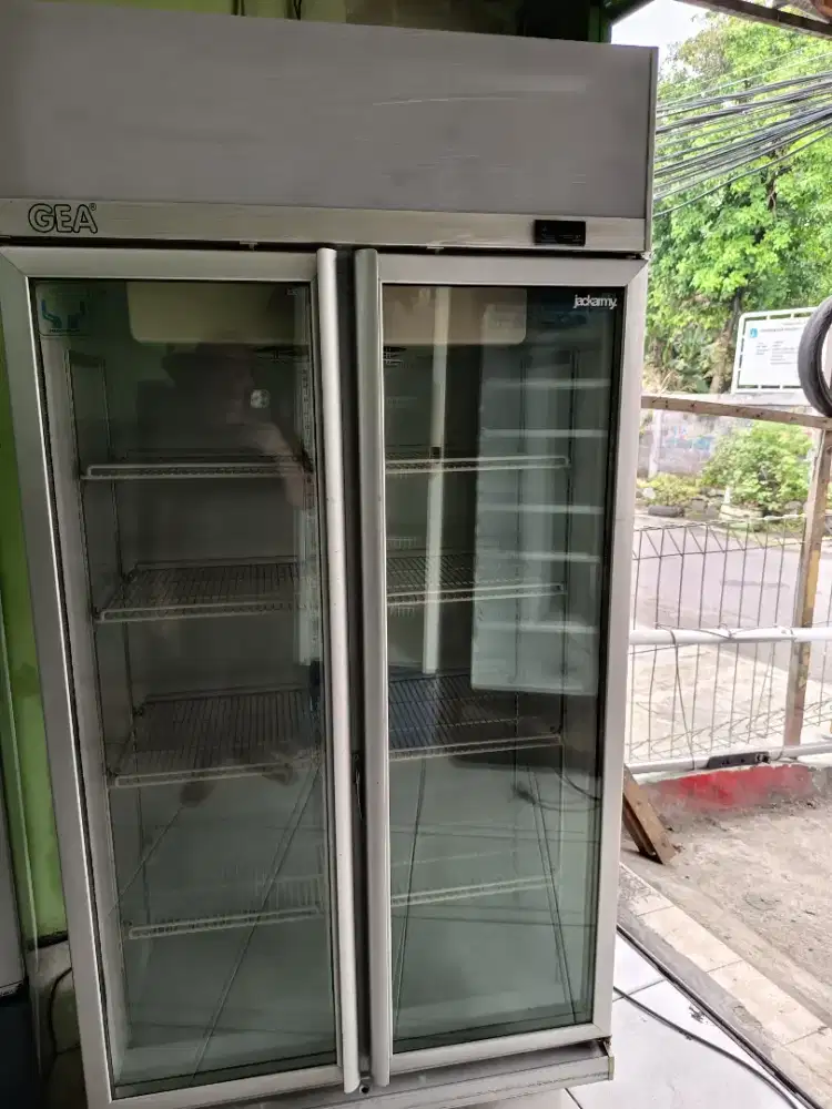 Showcase 2 pintu merek gea 600 liter