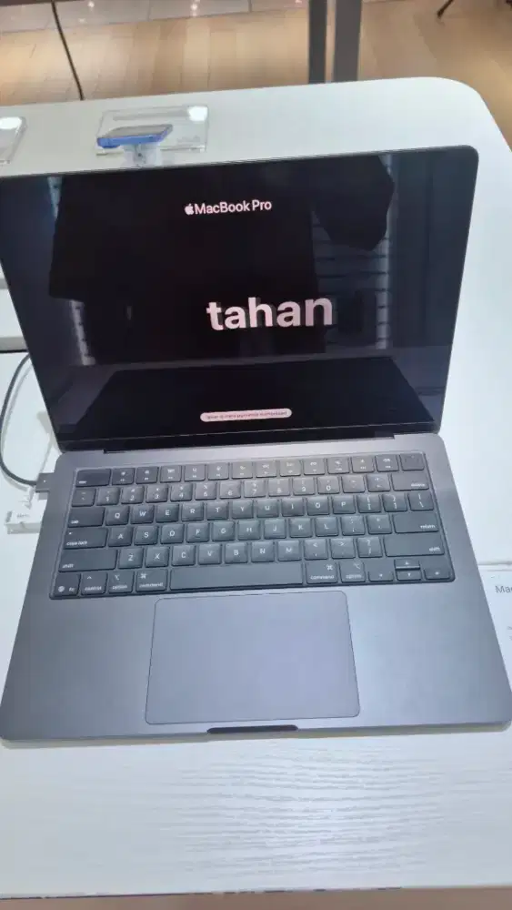 MACBOOK PRO 512GB