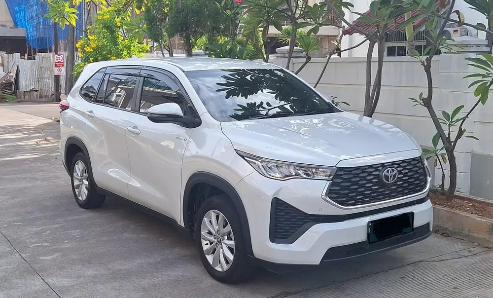 Zenix Hybrid G A/T Putih 2023