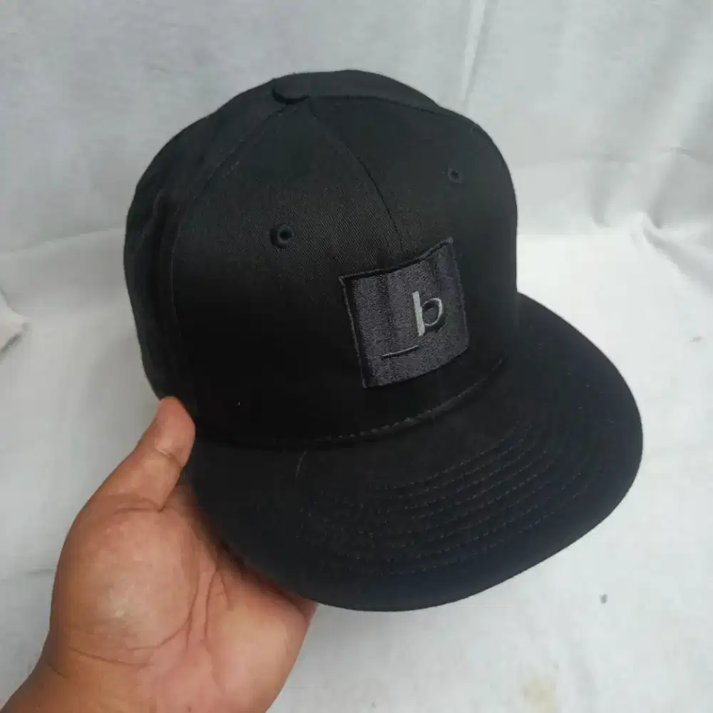 Topi Snapback Preloved Abu-Abu Motif Paus Lucu Uniseks Cap Istimewa