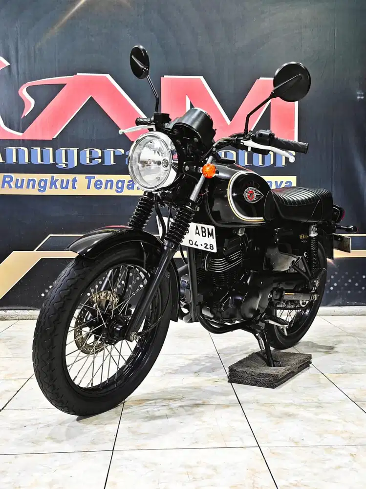 Kawasaki W175 SE black edition TH 2018 odo 6rb  siap pakai auto keren