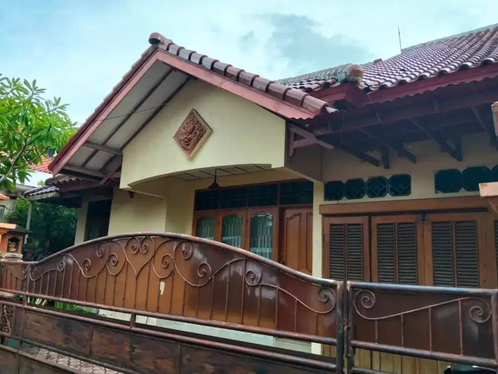RUMAH 1 LANTAI DI JL PALAPA SESETAN BALI DEKAT KAMPUS