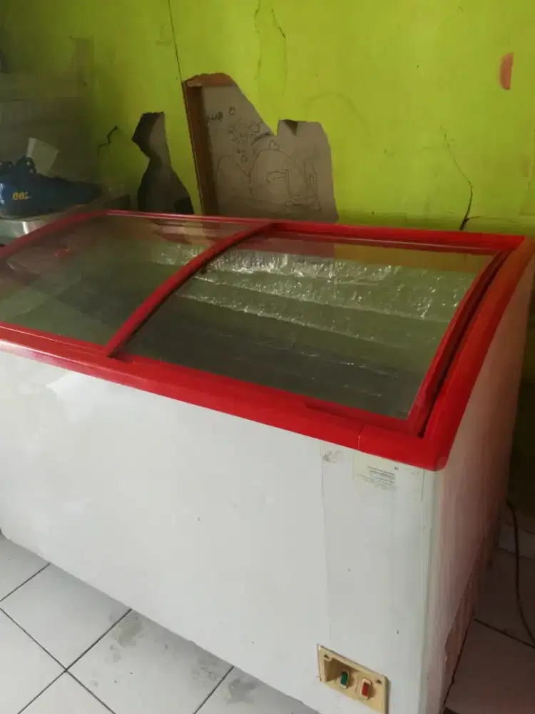 Frezeer 300 L kaca gea