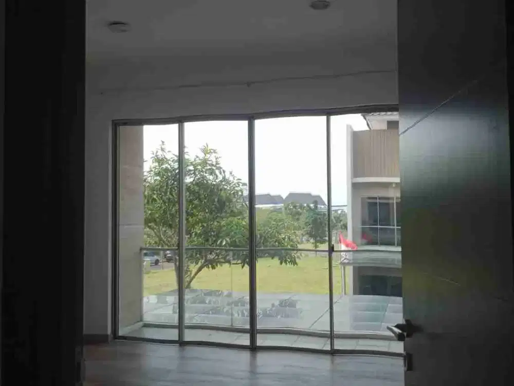 Disewakan Rumah Golf Island Ukuran Besar Kosongan