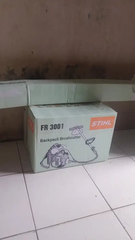 Mesin potong rumput merk STIHL