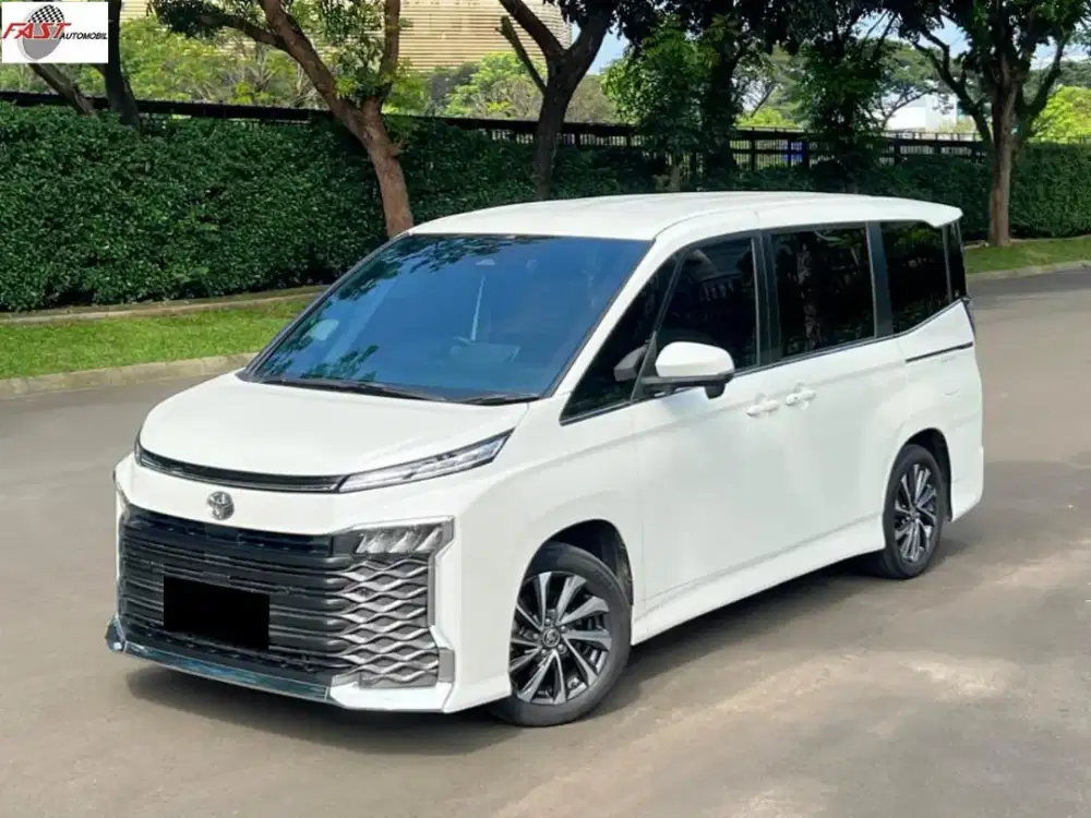 TOYOTA VOXY 2024 2.0 AT LOW KM.13RB & PAJAK PANJANG