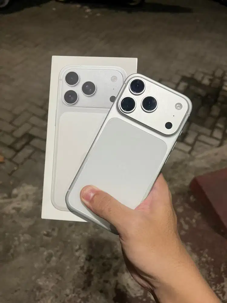 iPhone 17 Pro Silver 256GB iBox On Garansi