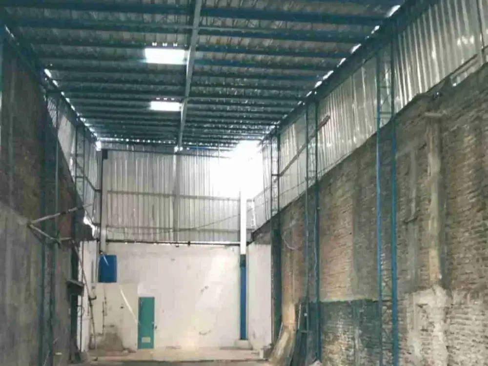 Di sewakan Gudang murah lebar 6 x 28 meter.