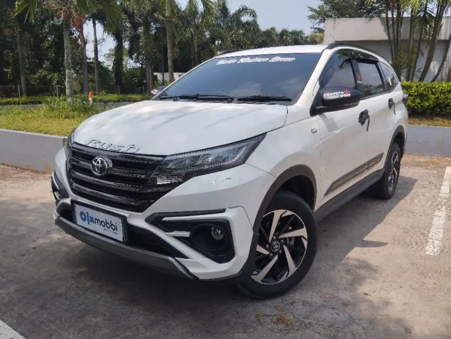 DP MURAH Toyota Rush 1.5 GR Sport Bensin-AT 2023 Putih CUBQD