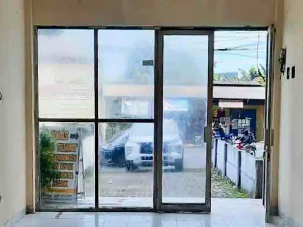 Disewakan Ruko 2 Lantai Pinggir Jalan Cisauk – Cocok Untuk Minimarket, Bisa Gabung 2 Unit