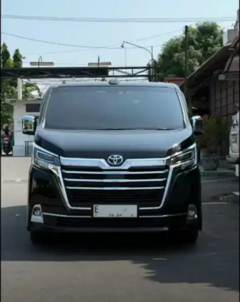 TOYOTA GRANACE 2.8 Diesel