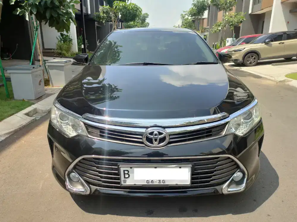 Dijual Toyota Camry V 2.5 AT 2015