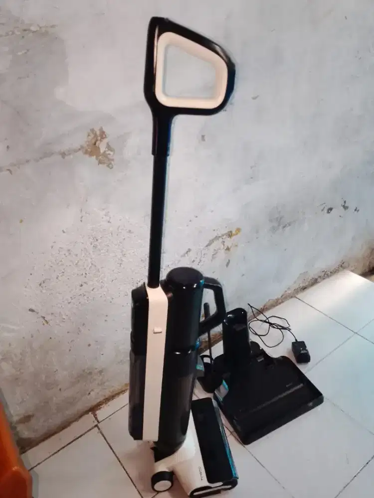 Jual vacum cleaner merk TINECO weet and dry  masih layak pakai .