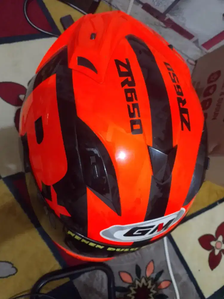 Helem Gm warna orange
