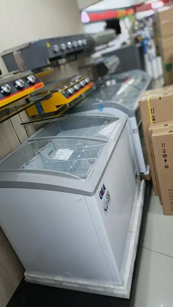 Kredit frezzer box Gea pintu kaca
