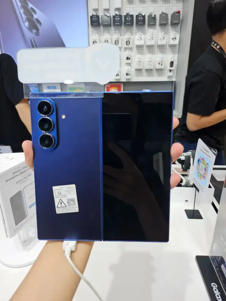 SAMSUNG Z FOLD7 12/512 FRER BUDS 4 PRO GARANSI RESMI SEIN 1 TAHUN